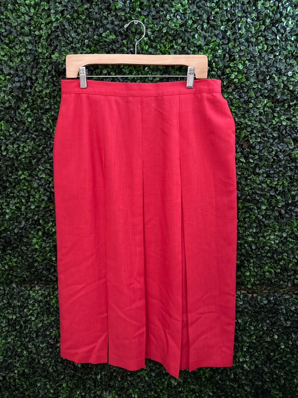 VTG Lucia, Red Front Pleated Skirt, Women’s Size 14 Made in the USA